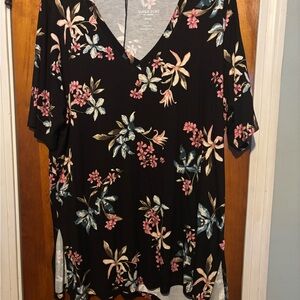 Elegant Floral V-Neck Short Sleeve Top